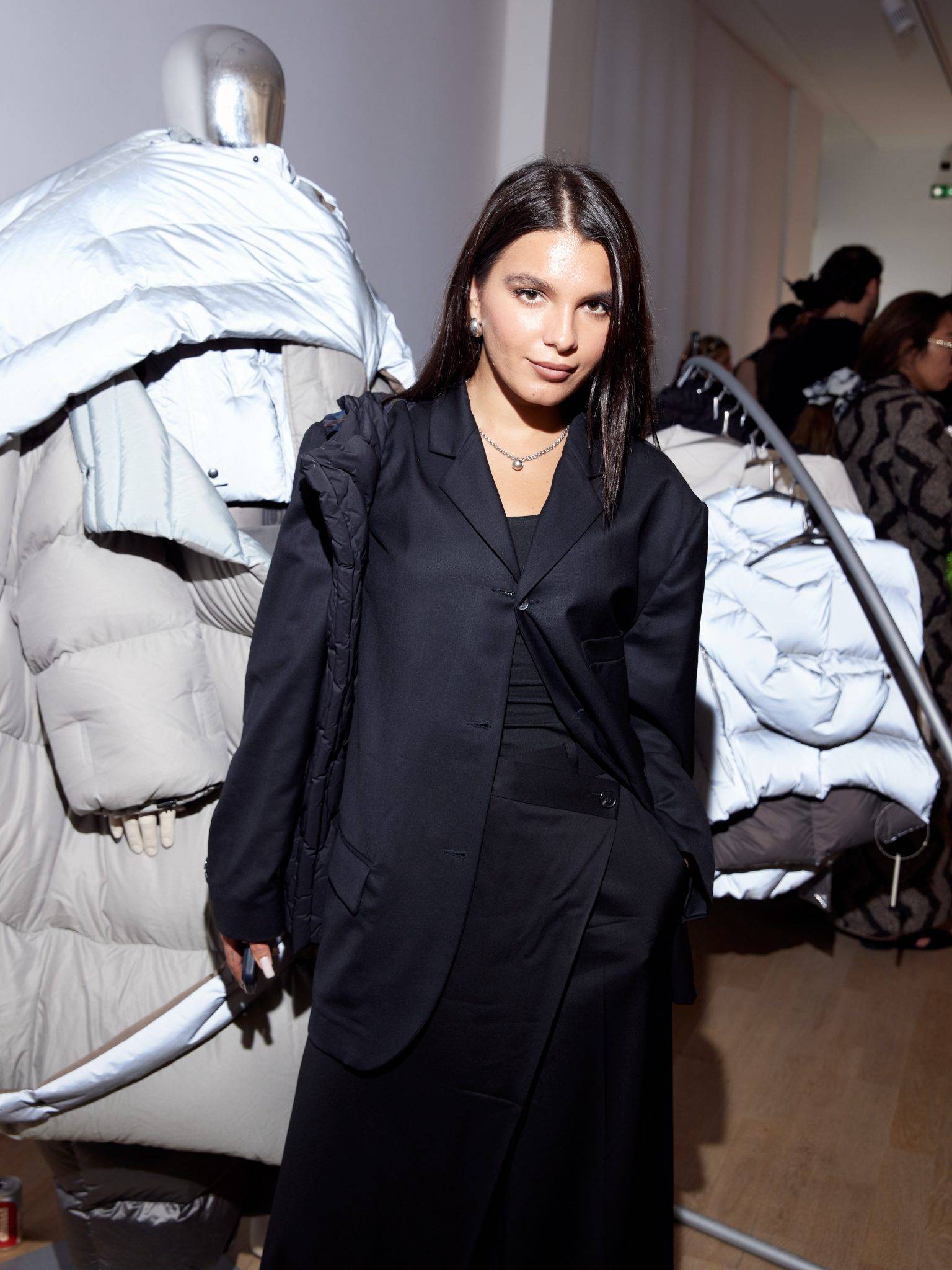  - Izzy Du débarque dans la capitale de la mode