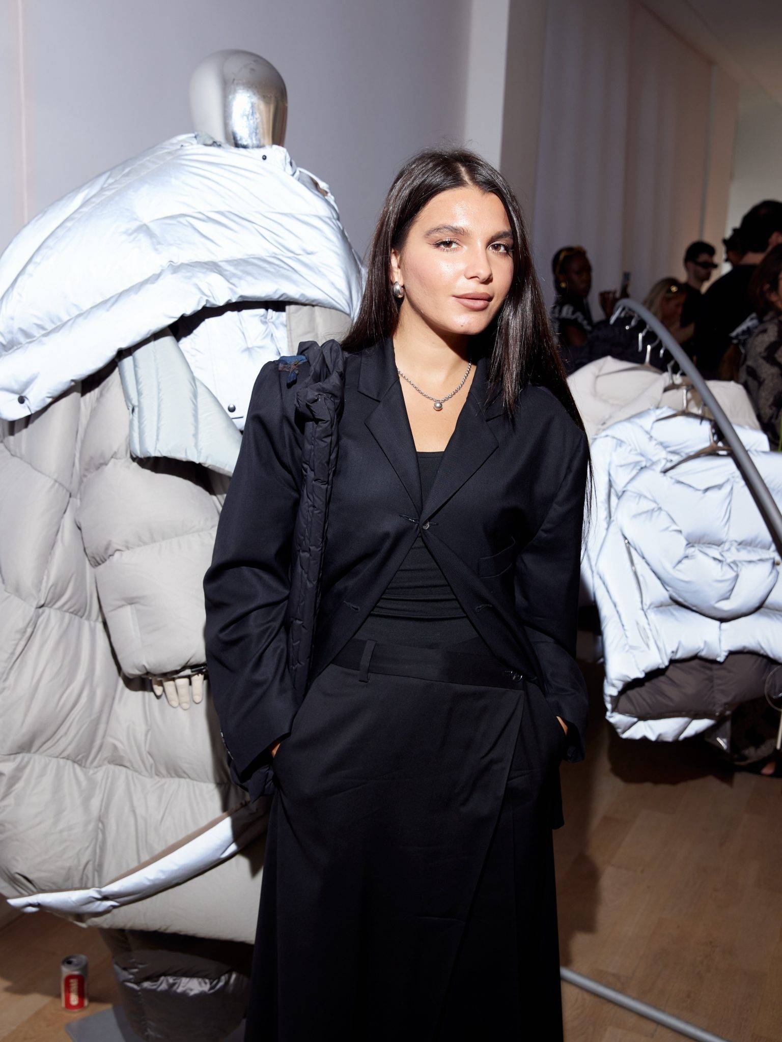  - Izzy Du débarque dans la capitale de la mode