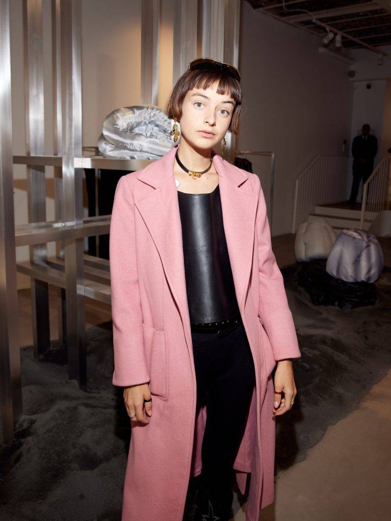  - Izzy Du débarque dans la capitale de la mode