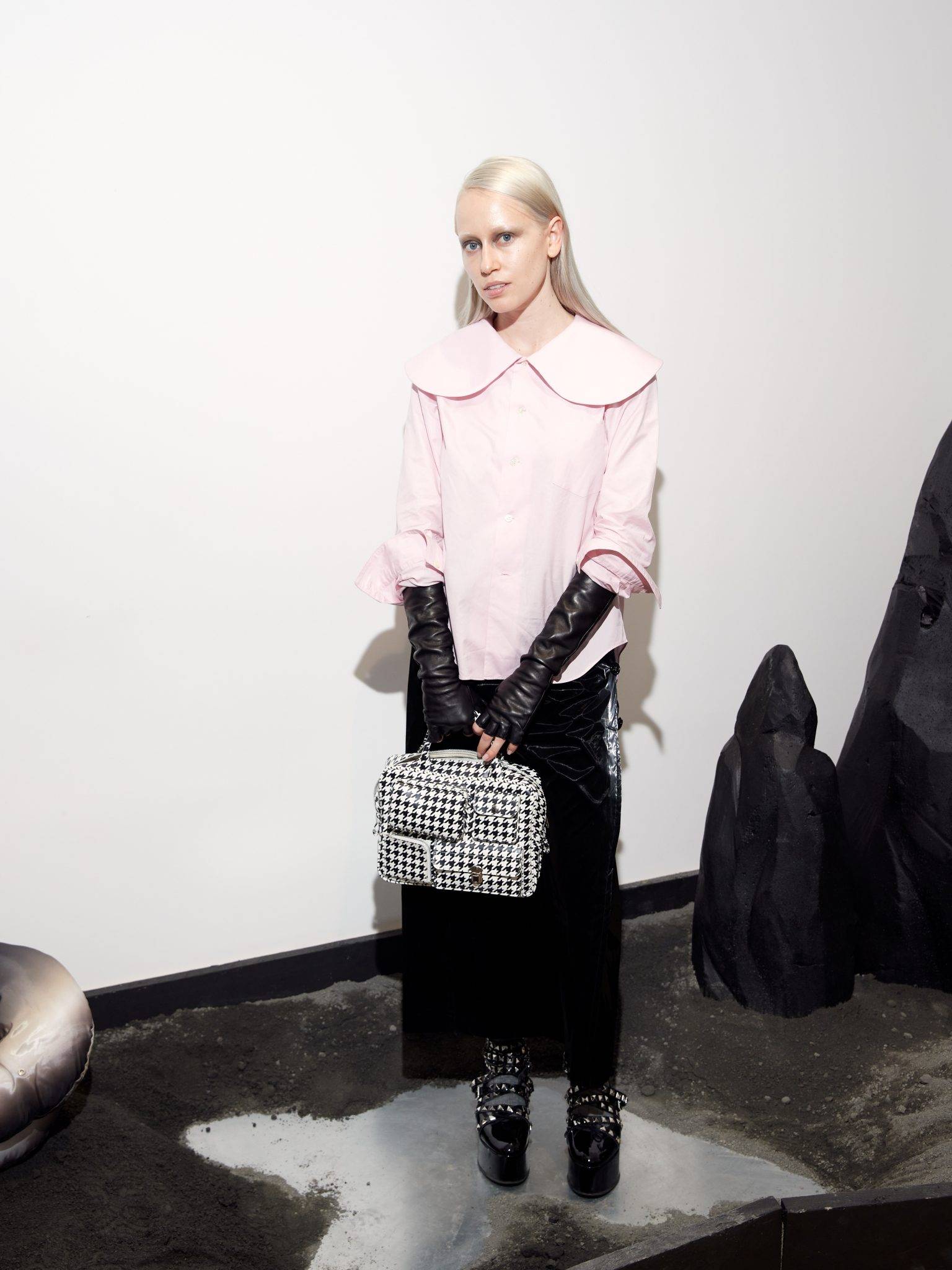  - Izzy Du Lands in the Capital of Fashion