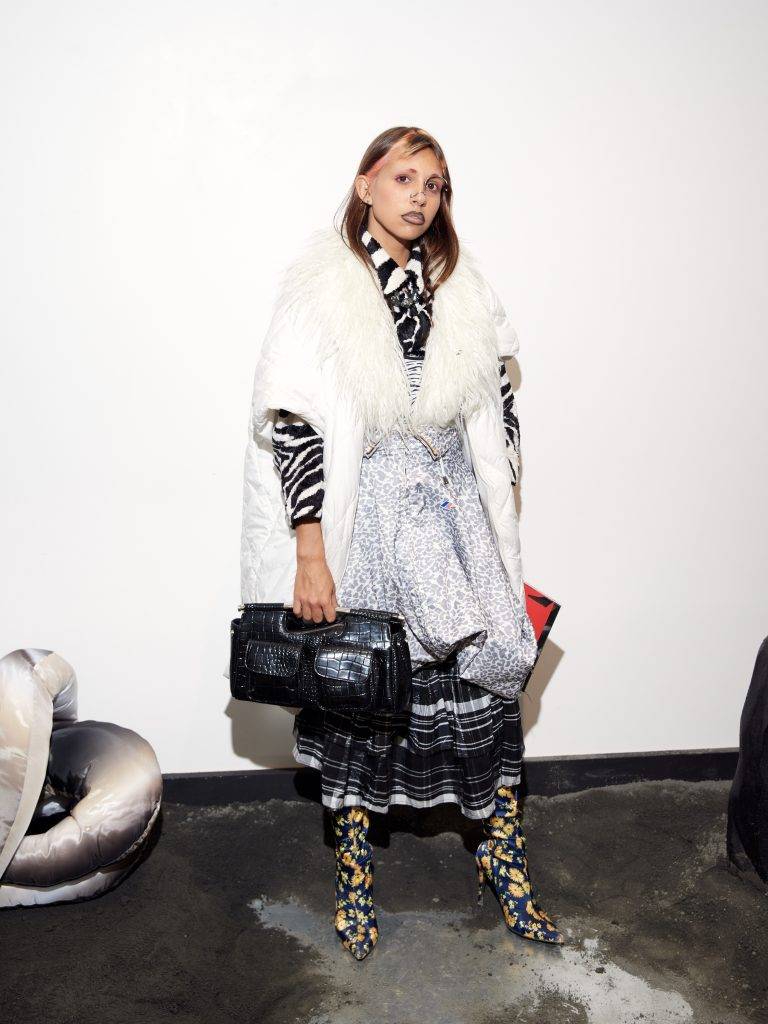 Izzy Du débarque dans la capitale de la mode