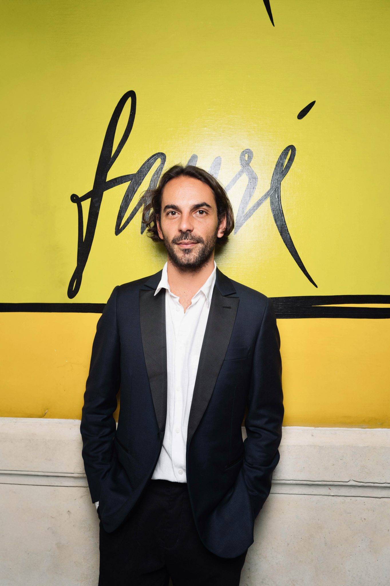  - Les Éloges Celebrates Artists and Craftsmen Working in the Performing Arts