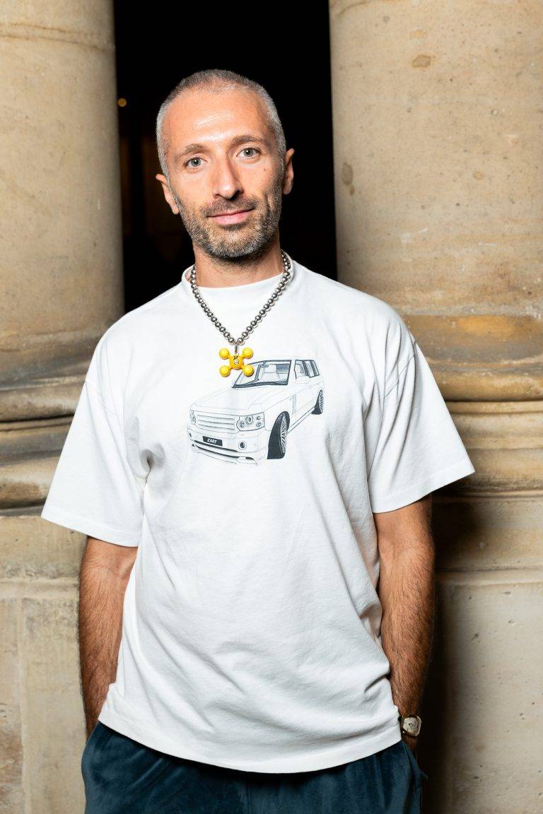  - SSENSE célèbre son vingtième anniversaire au Musée des Archives Nationales pendant la Fashion Week de Paris