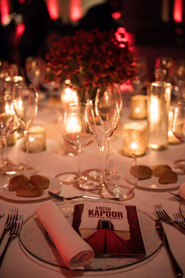 Palazzo Strozzi esalta l’arte inafferrabile di Anish Kapoor