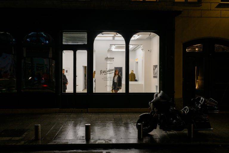 Les hôtels Amour accueillent des artistes en résidence