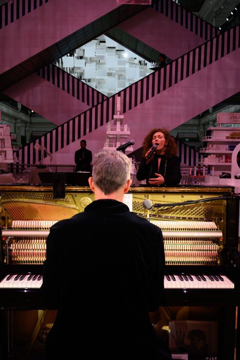 Daniel Buren signe la 9ème Carte blanche du Bon Marché Rive Gauche