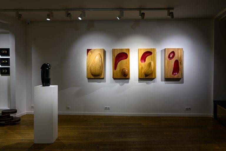 Exposition Mouvements à la Galerie Negropontes, une célébration de la métamorphose artistique