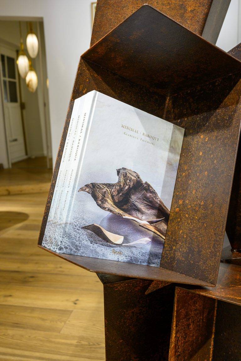Exposition Mouvements à la Galerie Negropontes, une célébration de la métamorphose artistique