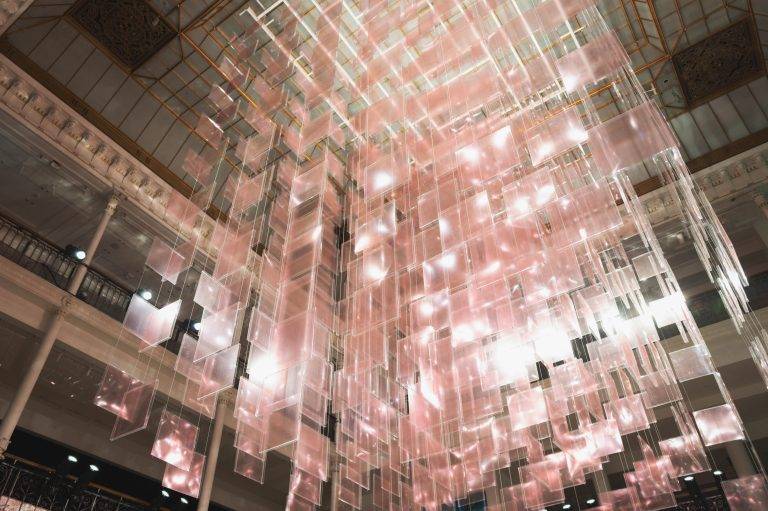 Daniel Buren signe la 9ème Carte blanche du Bon Marché Rive Gauche