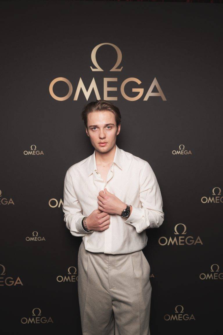  - Andrew Garfield et OMEGA s’emparent de la Fashion Week Homme le temps d’un dîner