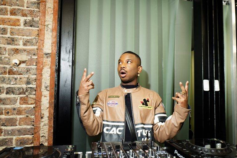  - b o t h dévoile sa collection SS24 Endless Spring lors de l’inauguration de sa première boutique à Paris