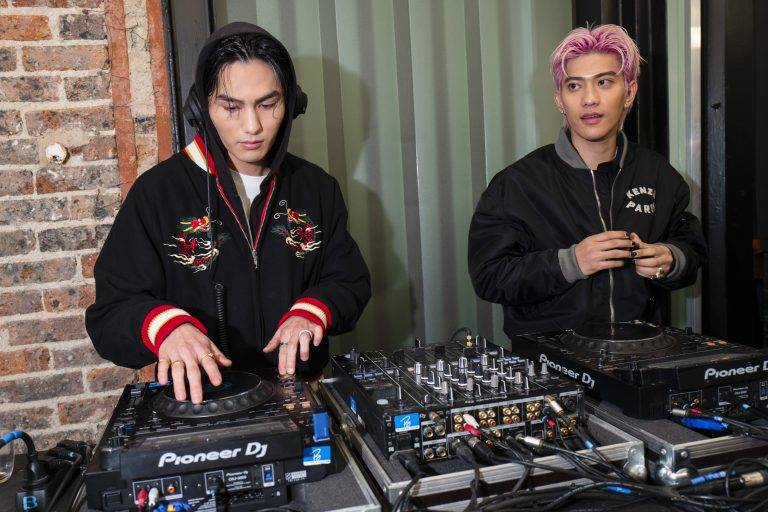  - b o t h dévoile sa collection SS24 Endless Spring lors de l’inauguration de sa première boutique à Paris