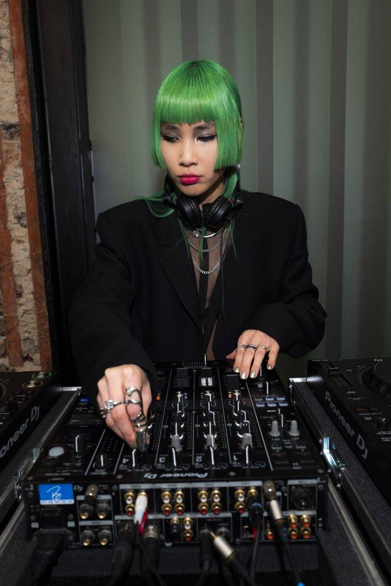  - b o t h dévoile sa collection SS24 Endless Spring lors de l’inauguration de sa première boutique à Paris