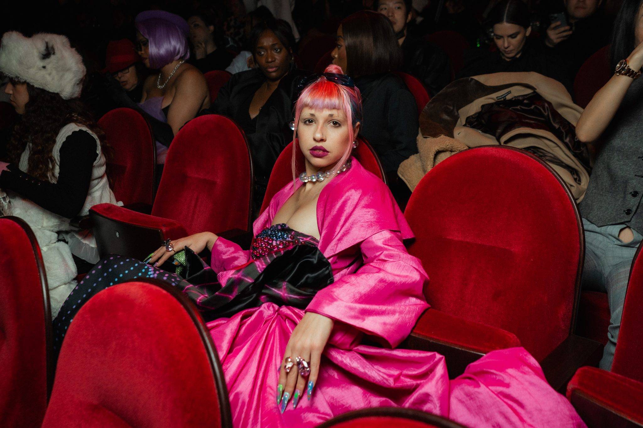  - Le défilé First Vamps de Julien Fournié célèbre la puissance féminine