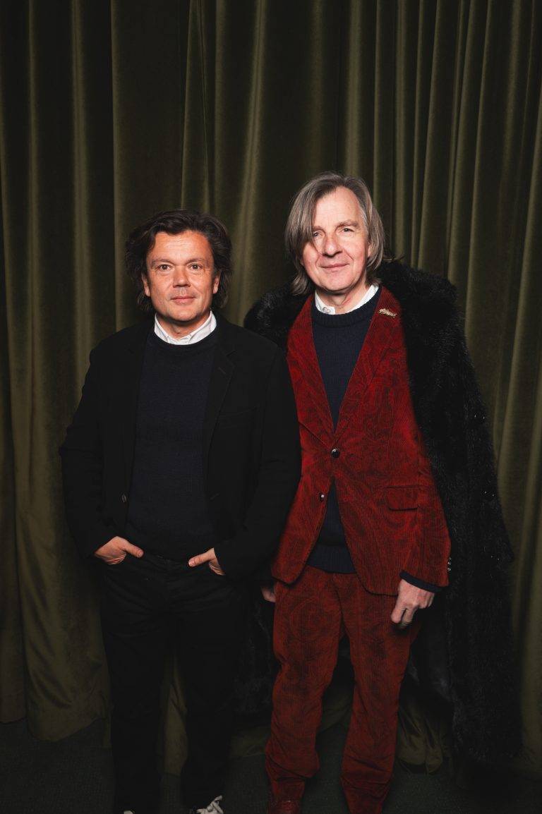  - Double actualité à la galerie Perrotin: Johan Creten avec « How to explain the Sculptures to an Influencer? », et Mr. avec « Invoke It and a Flower Shall Blossom »