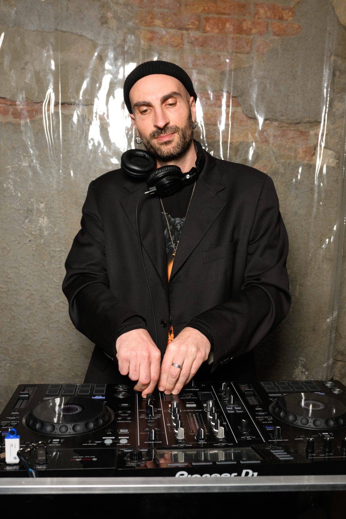  - CLAIRE FONTAINE mis.e à l’honneur par Mennour et la Galerie Neu à Venise