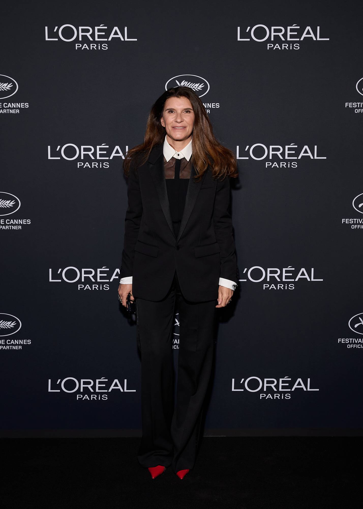  - Viv Li Receives the Fourth Lights On Women’s Worth Award for Her Film “Across the Waters”