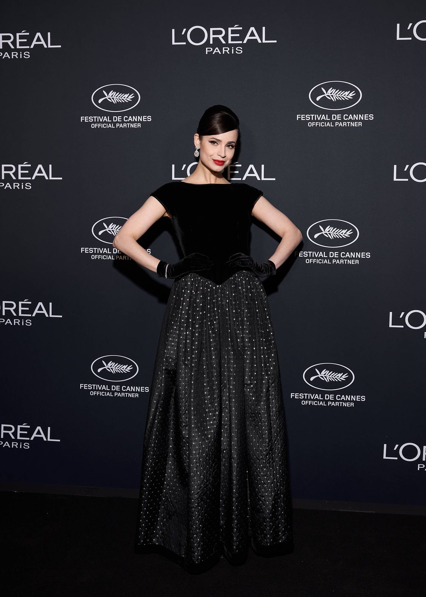  - La soirée Lights on Women’s Worth Award de L’Oréal Paris récompense Viv Li pour « Across the Waters »