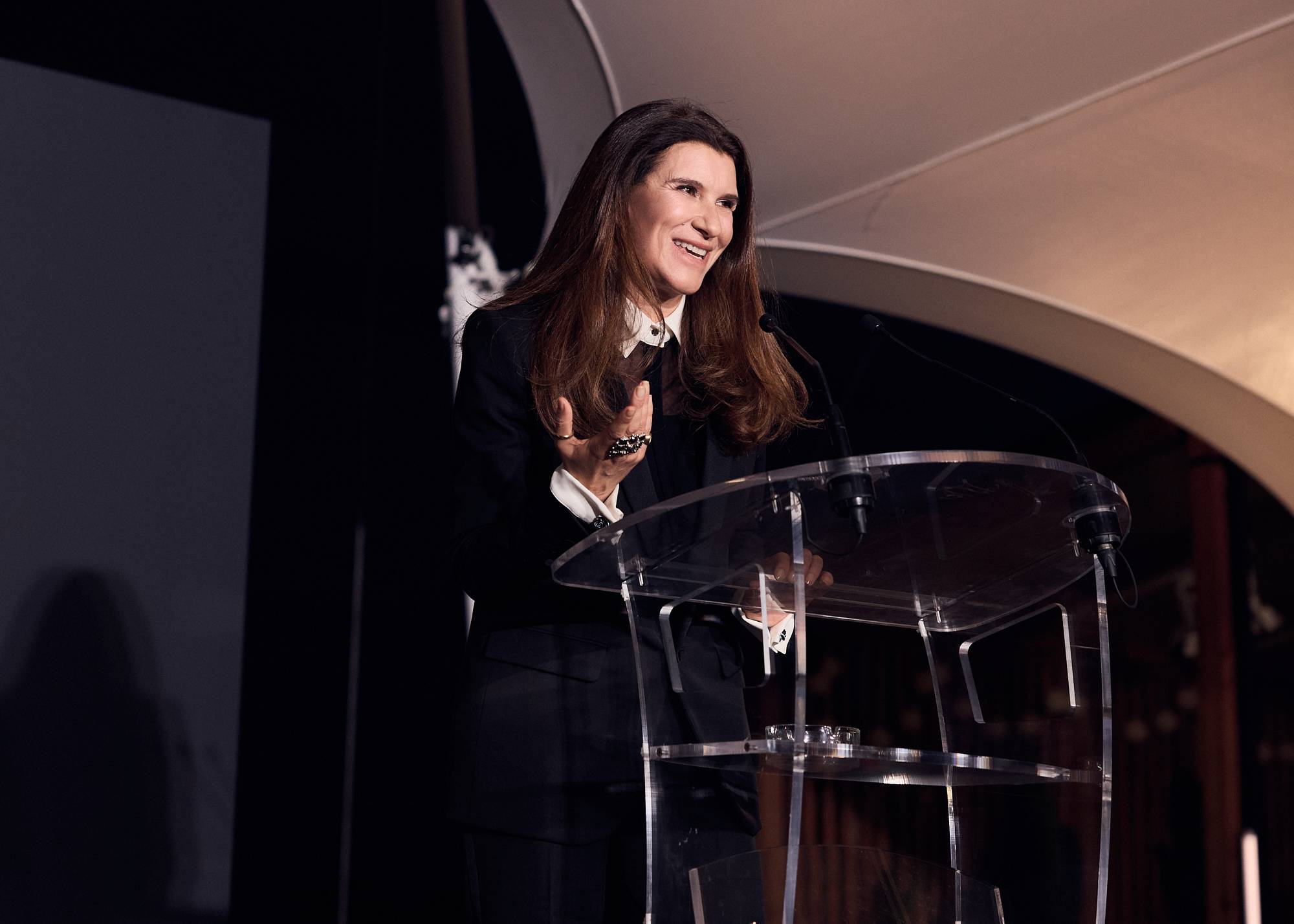  - Viv Li Receives the Fourth Lights On Women’s Worth Award for Her Film “Across the Waters”