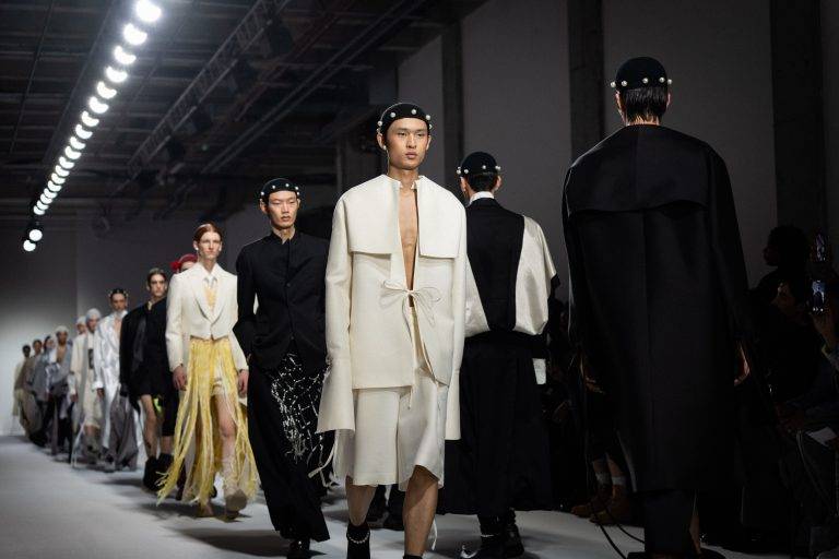 SEAN SUEN Breaks Free From Gender Norms For the SS25 Show