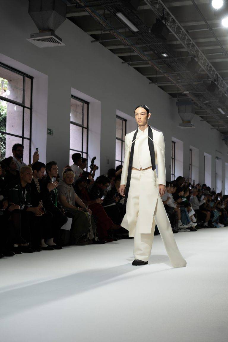 SEAN SUEN Breaks Free From Gender Norms For the SS25 Show