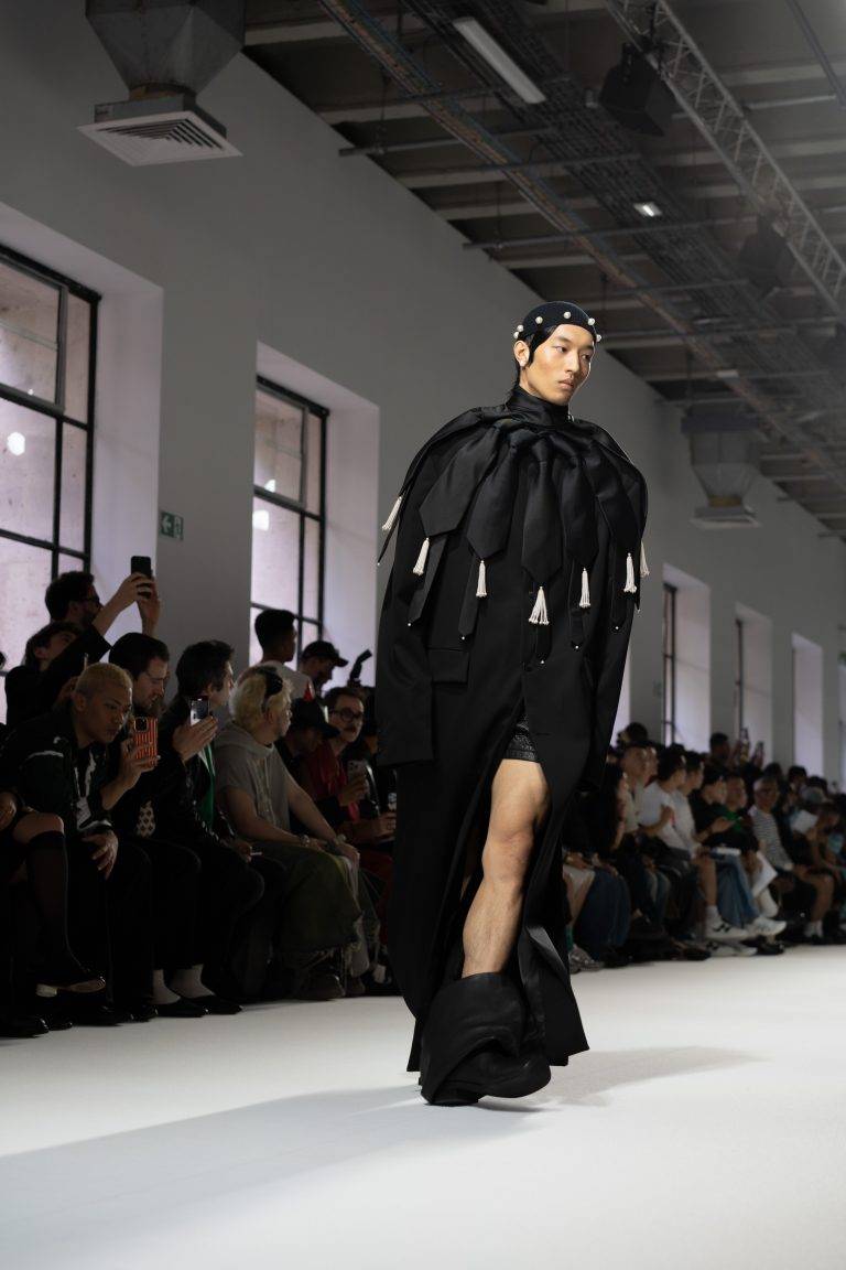 SEAN SUEN Breaks Free From Gender Norms For the SS25 Show