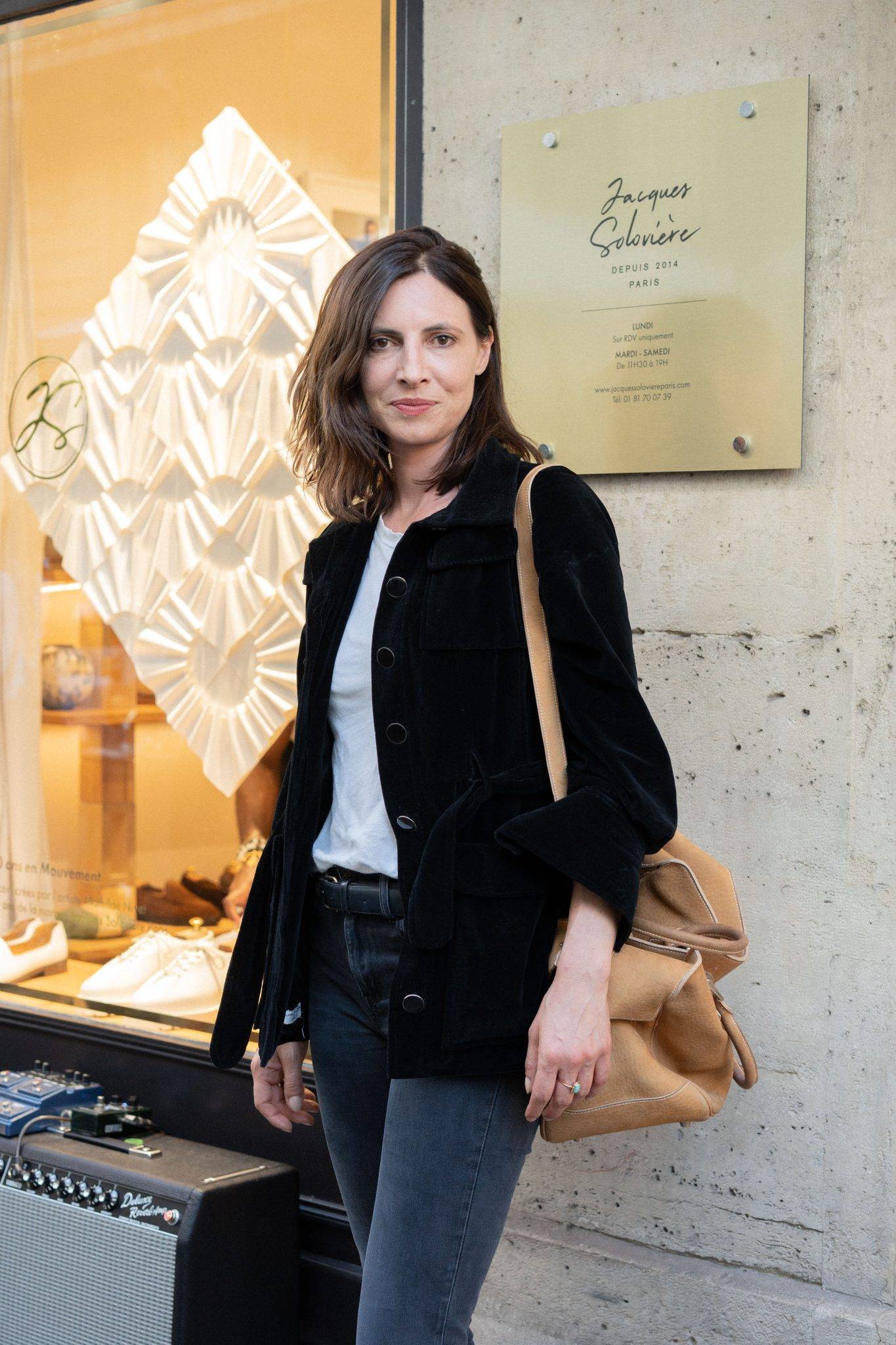  - L’artiste Mathilde Nivet habille les vitrines de Jacques Solovière Paris