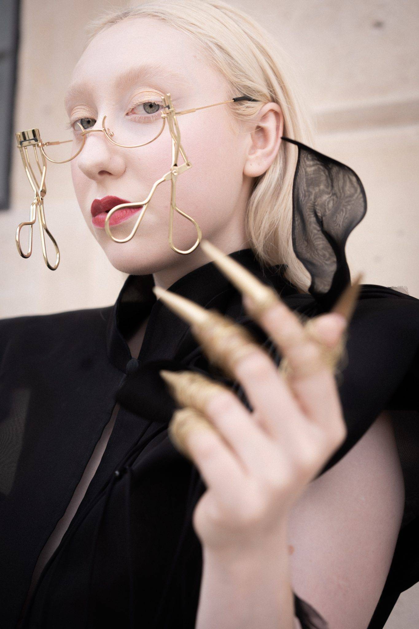  - Le glamour emprunt d’une féminité à toute épreuve de Giambattista Valli