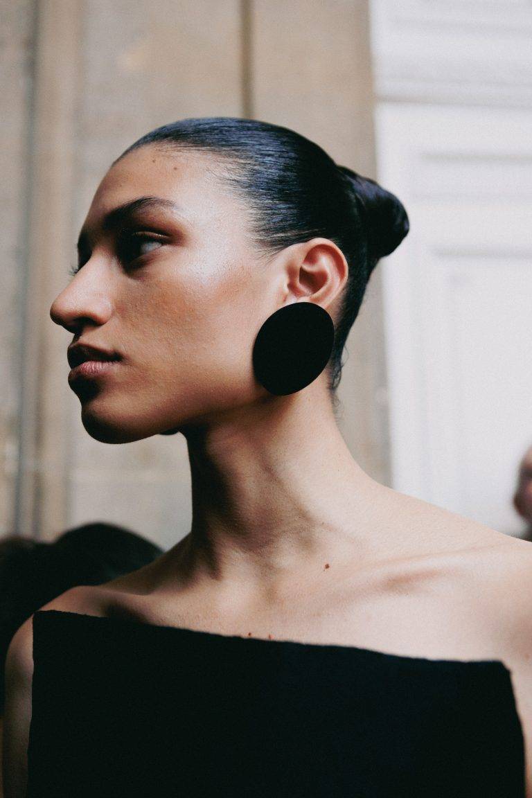 ASHI’s Voluptuous Haute Couture Fashion Show Asserts His Exaggerated Femininity 