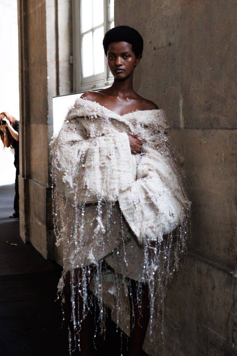 ASHI’s Voluptuous Haute Couture Fashion Show Asserts His Exaggerated Femininity 
