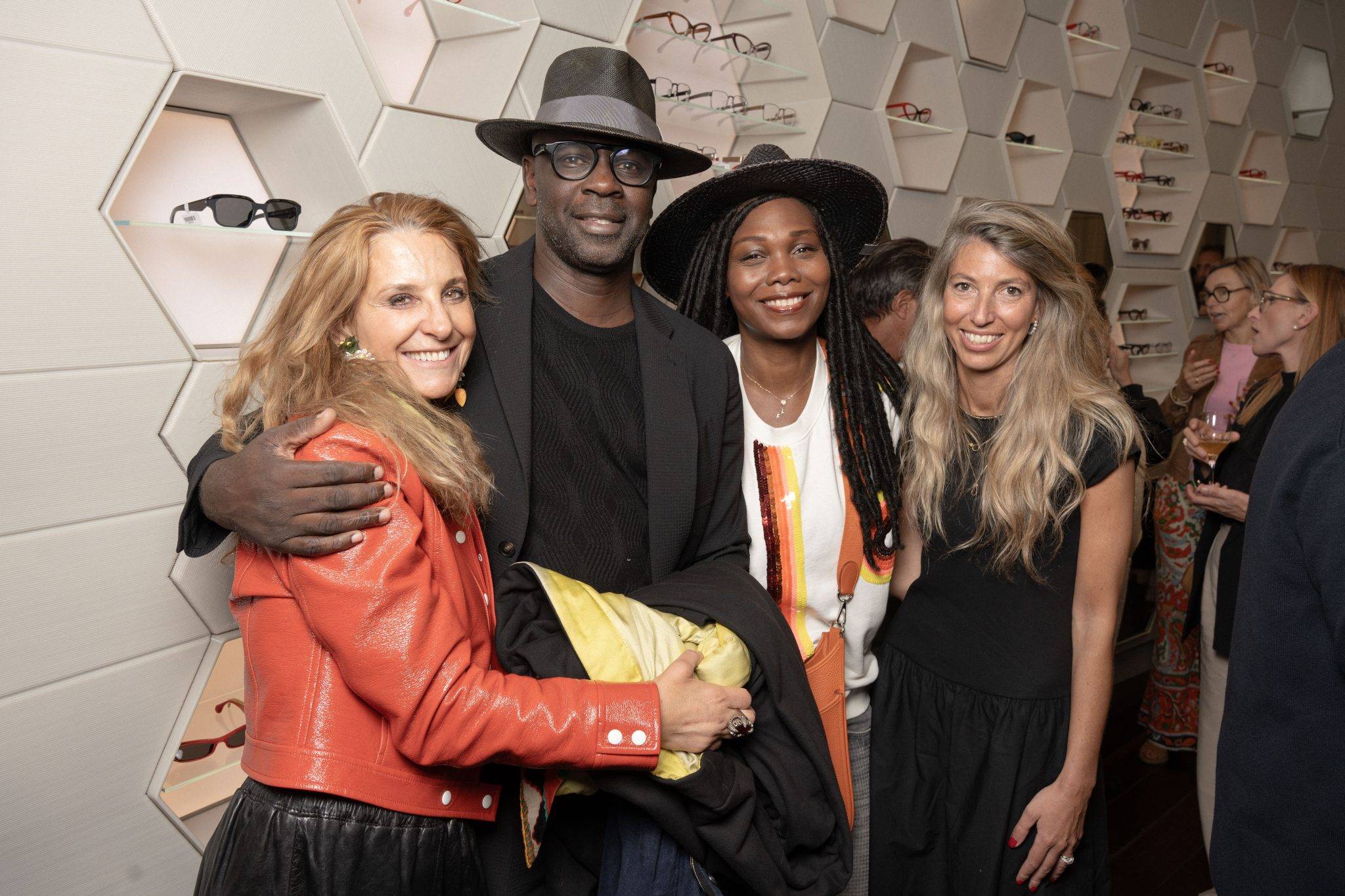  - Alain Mikli célèbre la réouverture de sa boutique au design singulier au 74 rue des Saints-Pères