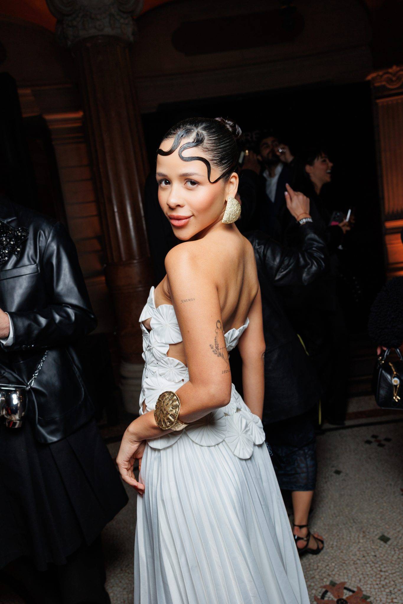  - Le 7e show L’Oréal Paris fait scintiller l’opéra et célèbre toutes les beautés