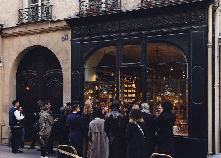 Astier de Villatte confie ses céramiques aux bons soins de Grace Coddington le temps d’une collaboration