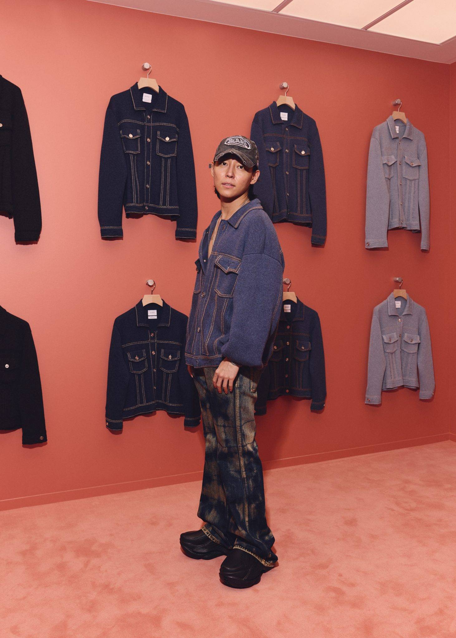  - BARRIE ouvre un popup dédié à son iconique ligne denim