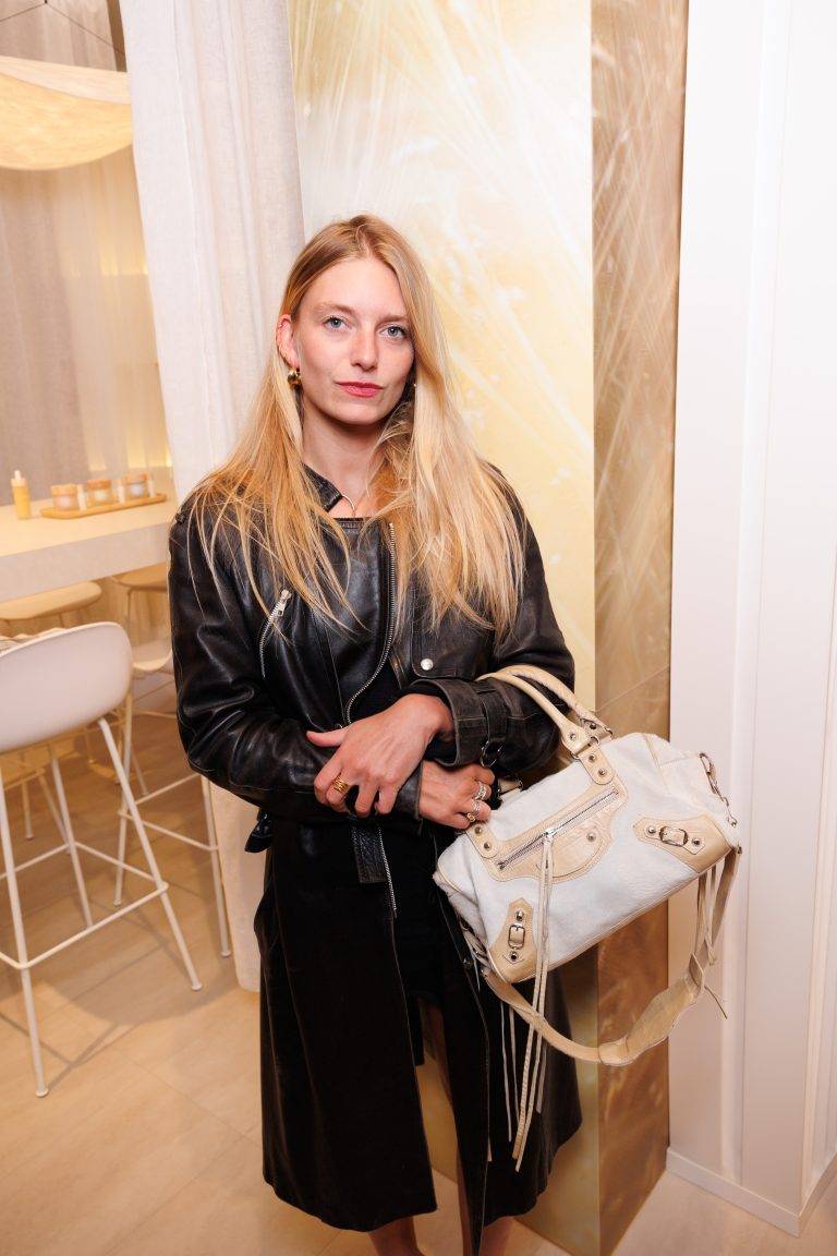  - NEUR|AÉ Takes Residence in Le Marais