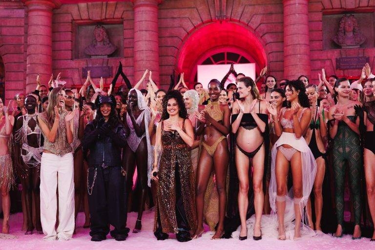 La féminité mise en lumière lors du Show ETAM à la Monnaie de Paris