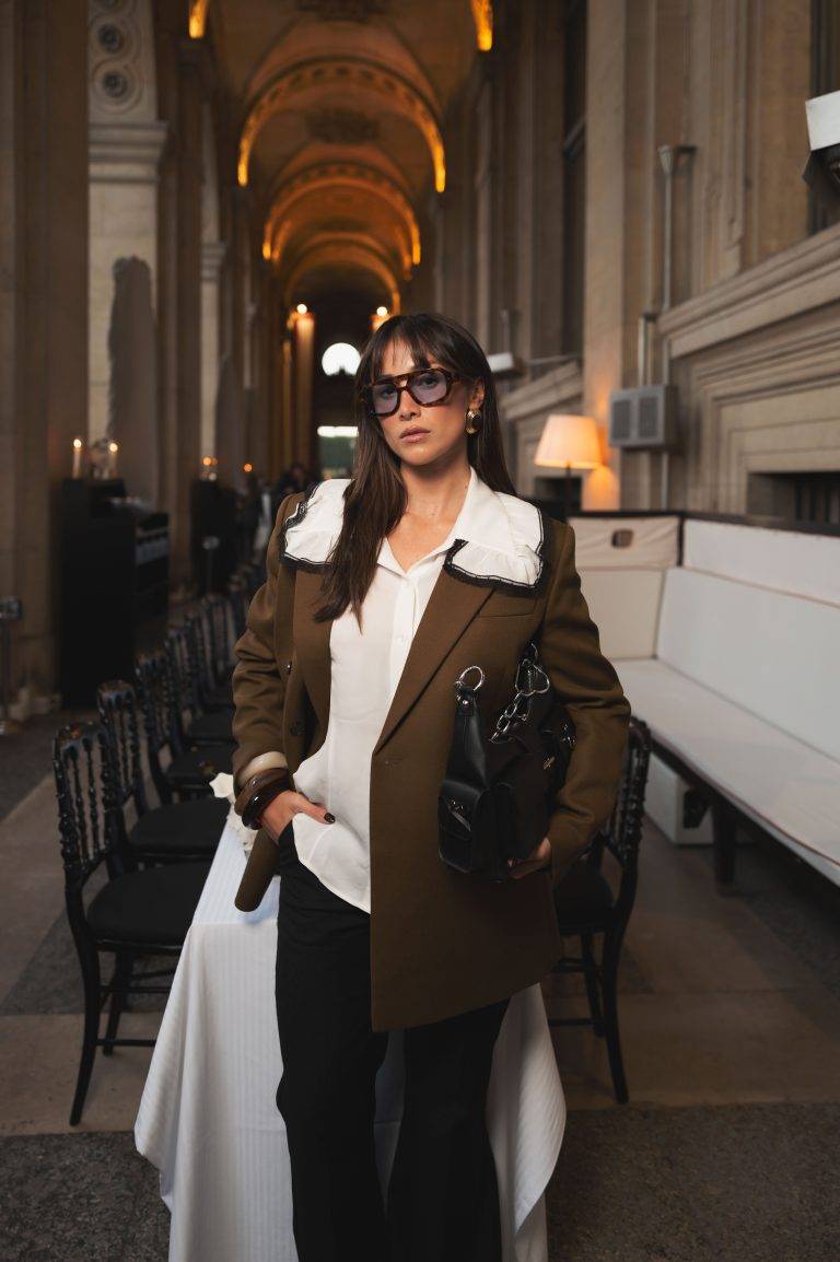  - Le tout nouveau sac The Kooples en collaboration avec Amelia Gray mis en majesté au Café Marly