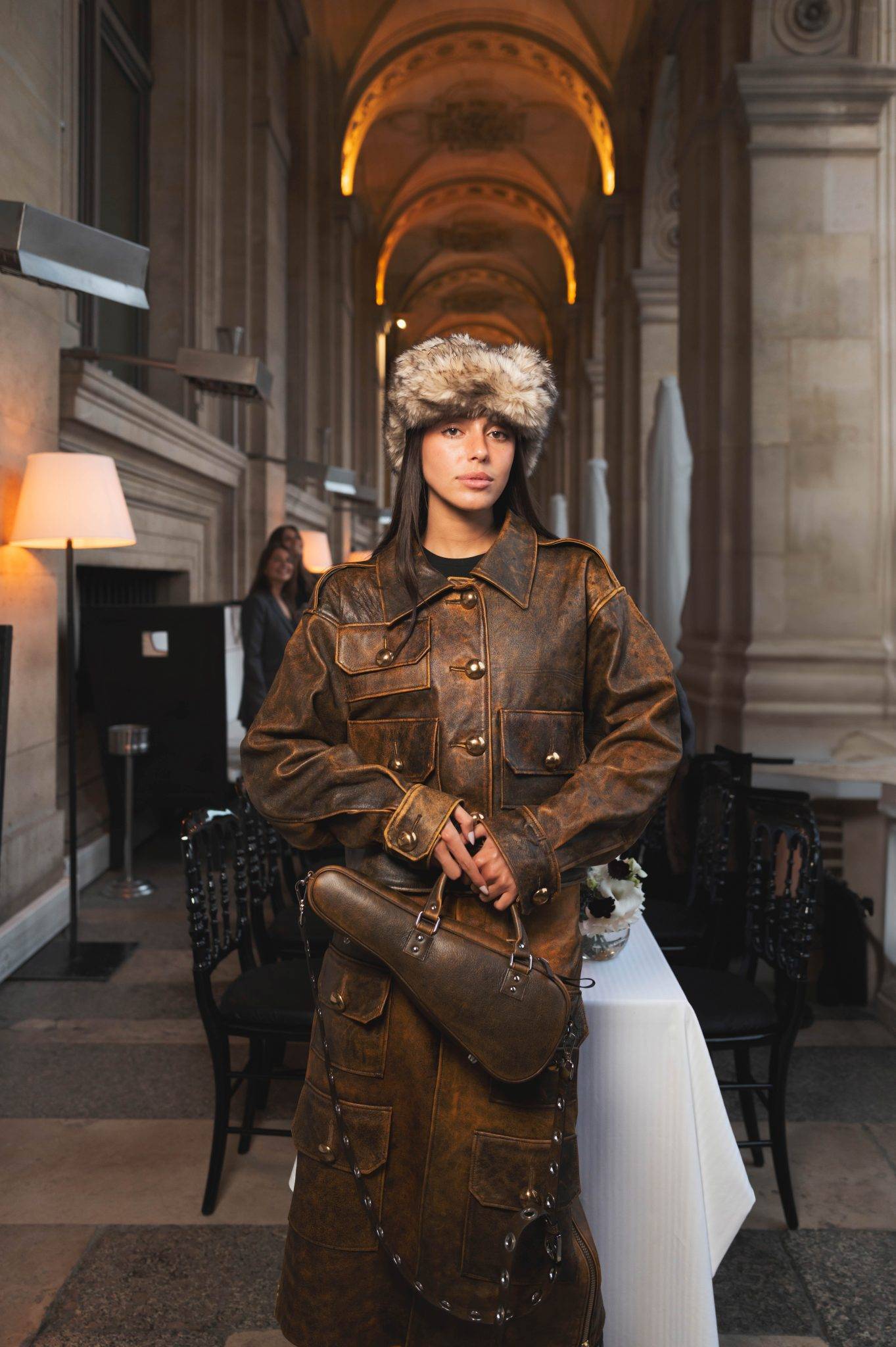  - Le tout nouveau sac The Kooples en collaboration avec Amelia Gray mis en majesté au Café Marly