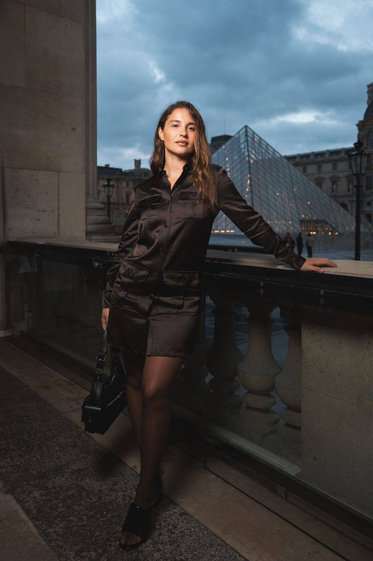  - Le tout nouveau sac The Kooples en collaboration avec Amelia Gray mis en majesté au Café Marly