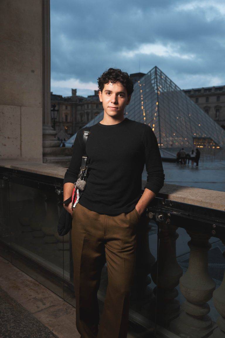  - Le tout nouveau sac The Kooples en collaboration avec Amelia Gray mis en majesté au Café Marly