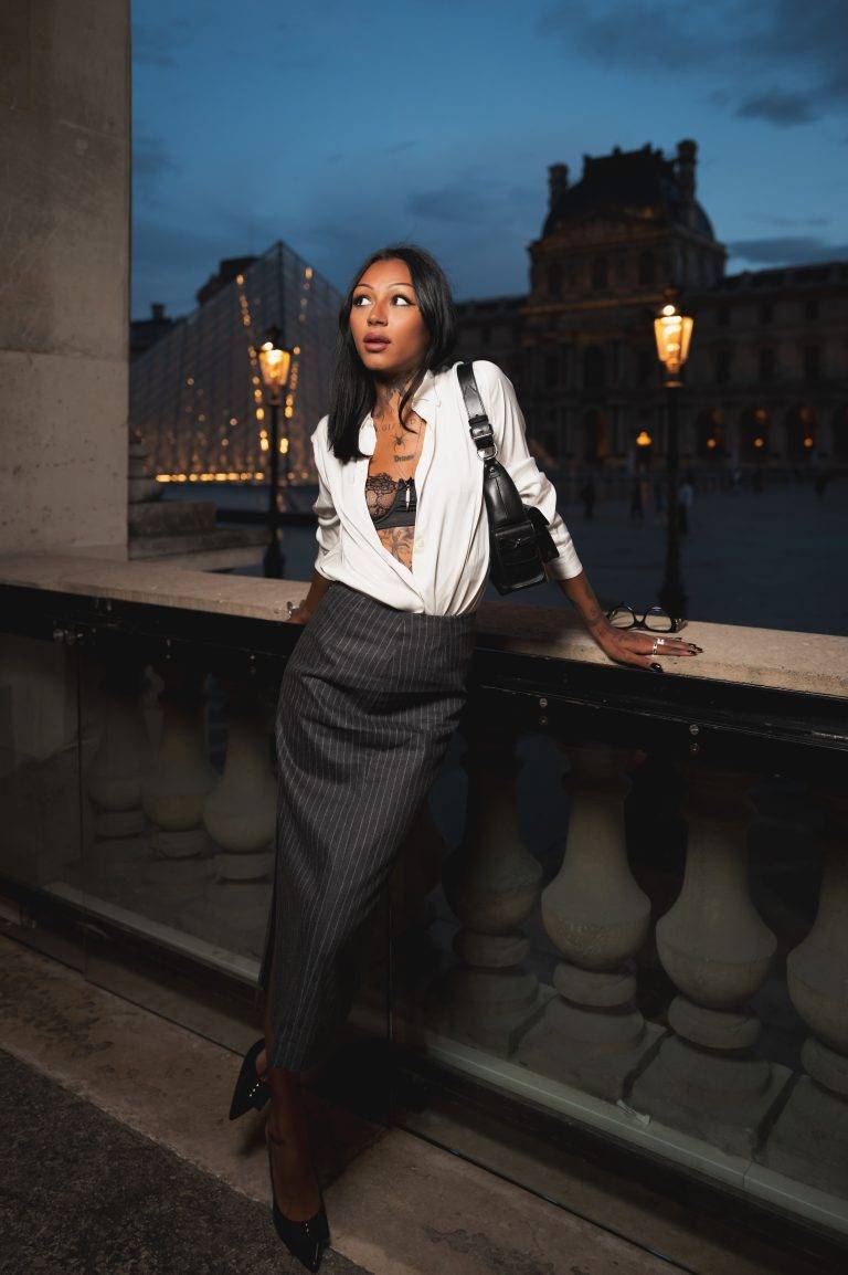  - Le tout nouveau sac The Kooples en collaboration avec Amelia Gray mis en majesté au Café Marly