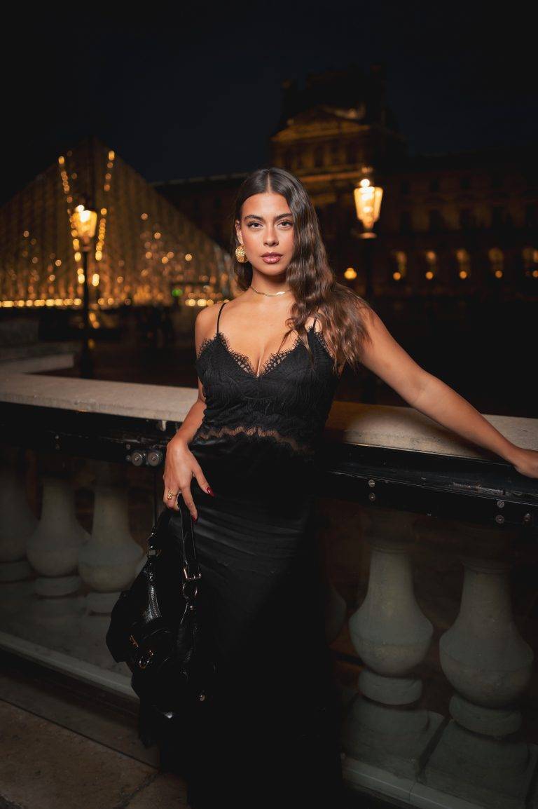  - Le tout nouveau sac The Kooples en collaboration avec Amelia Gray mis en majesté au Café Marly