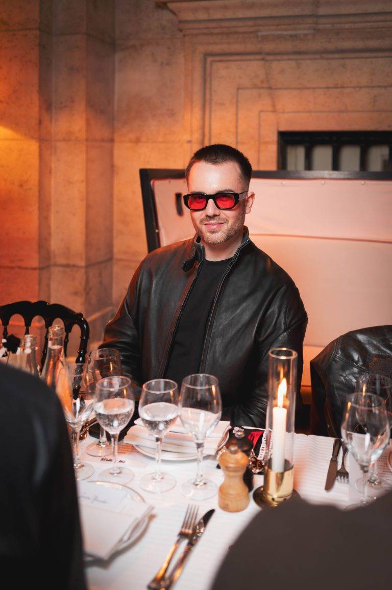  - Le tout nouveau sac The Kooples en collaboration avec Amelia Gray mis en majesté au Café Marly