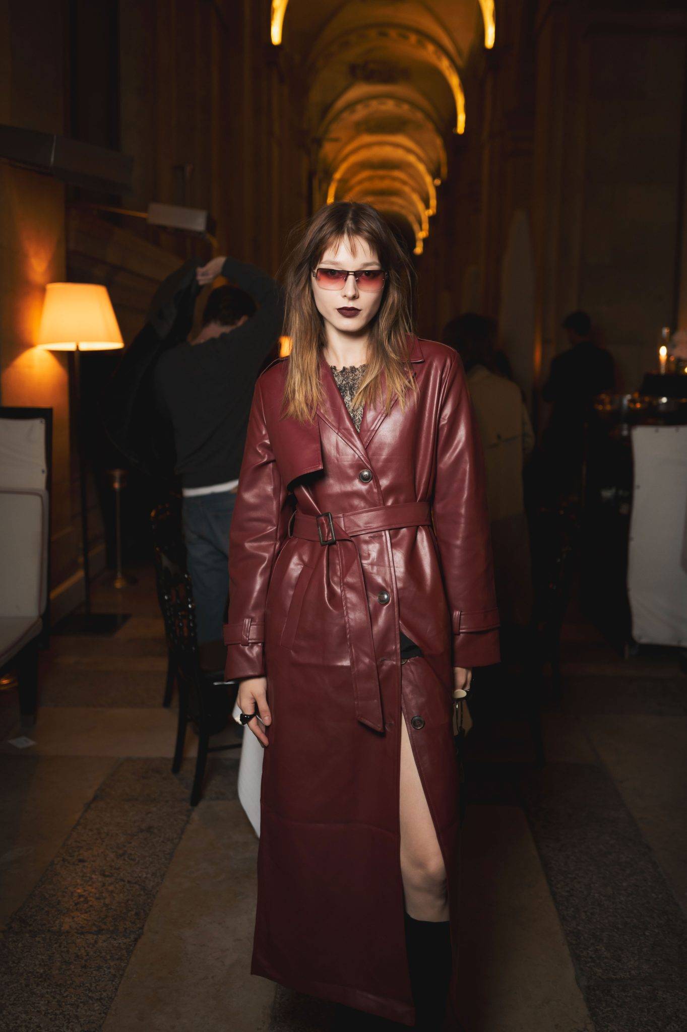  - Le tout nouveau sac The Kooples en collaboration avec Amelia Gray mis en majesté au Café Marly