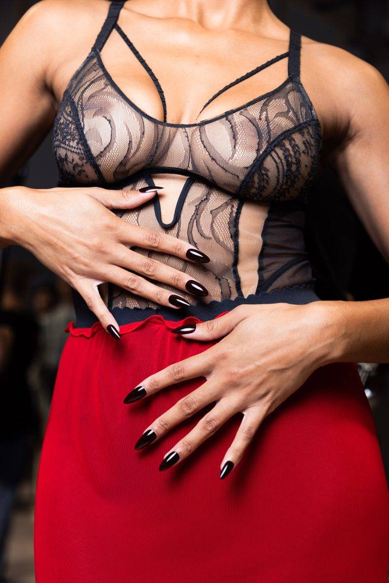 Ester Manas ou l’art de manier les courbes