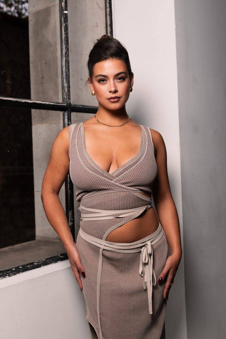  - Ester Manas ou l’art de manier les courbes