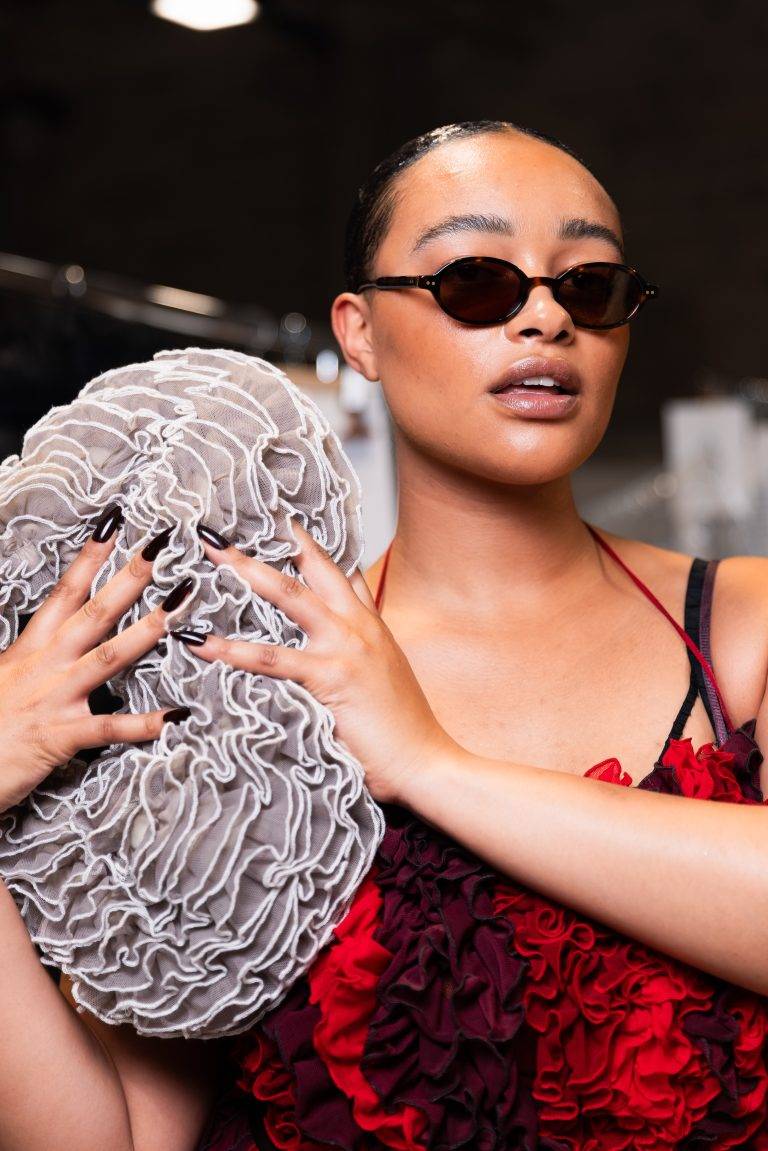 Ester Manas ou l’art de manier les courbes