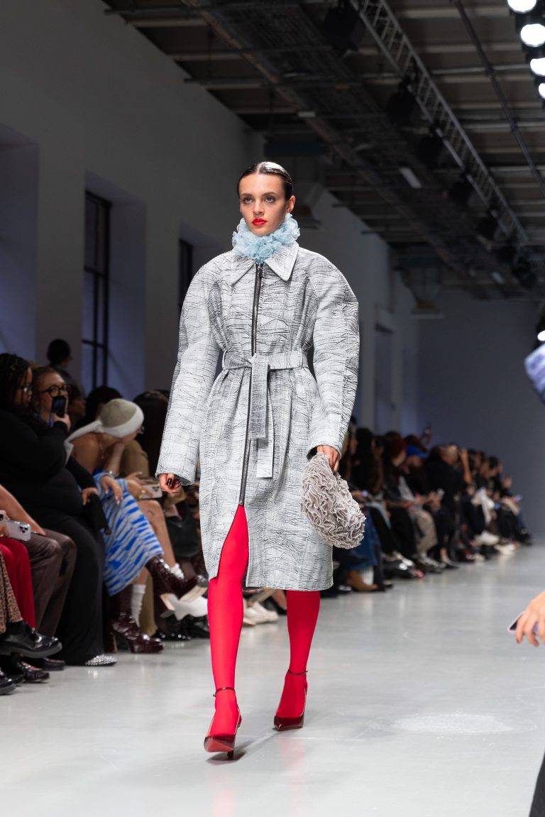 Ester Manas ou l’art de manier les courbes