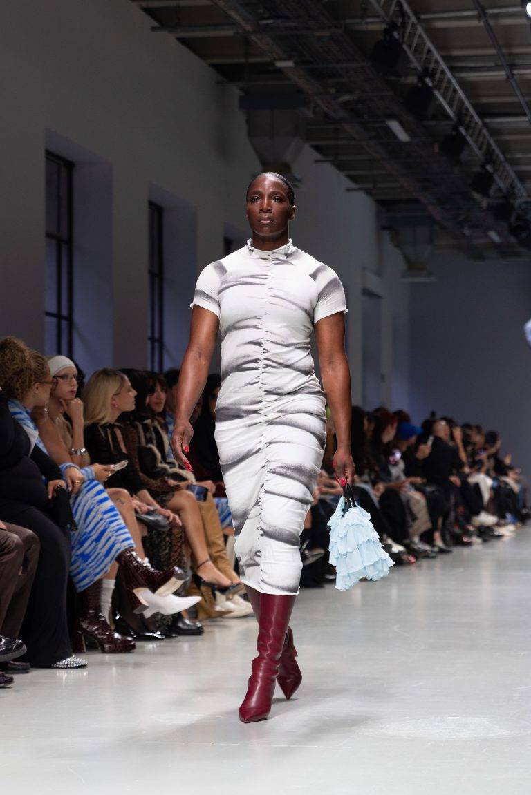 Ester Manas ou l’art de manier les courbes