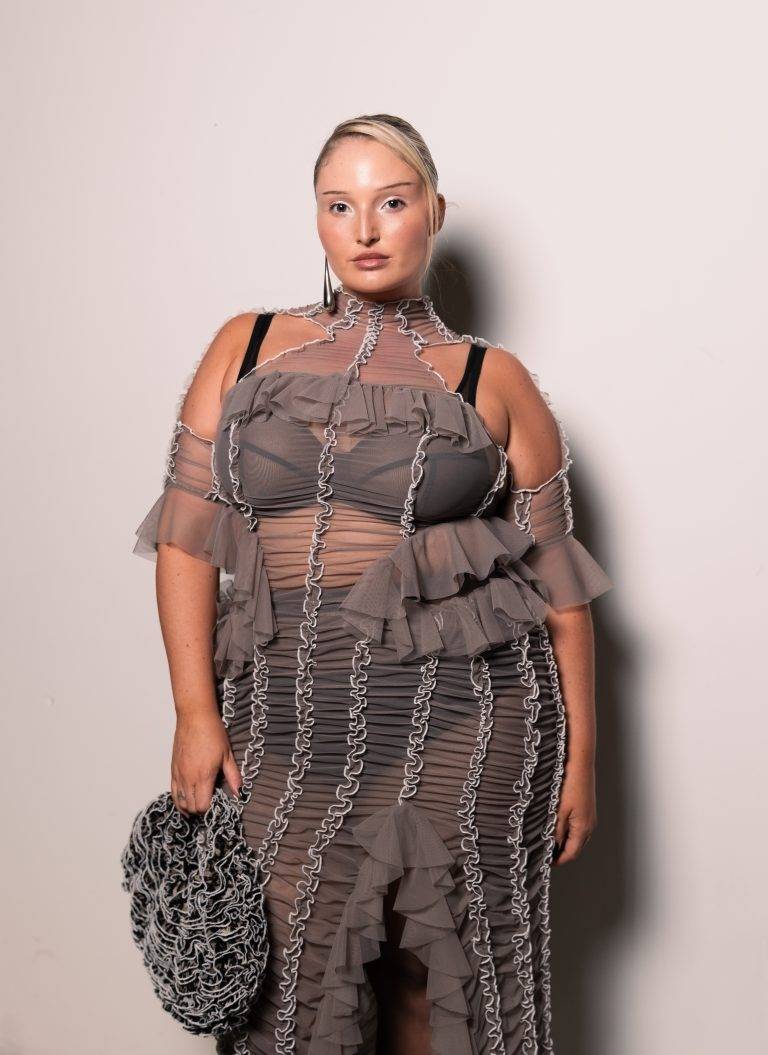  - Ester Manas ou l’art de manier les courbes